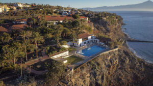 Der Parador Nacional Conde de la Gomera thront hoch über der Steilküste bei San Sebastián de la Gomera.