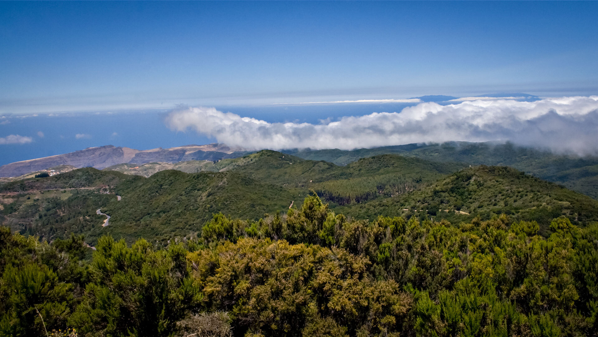 Vom Alto de Garajonay reicht der Blick bei guter Sicht bis zur Nachbarinsel La Palma am Horizont.
