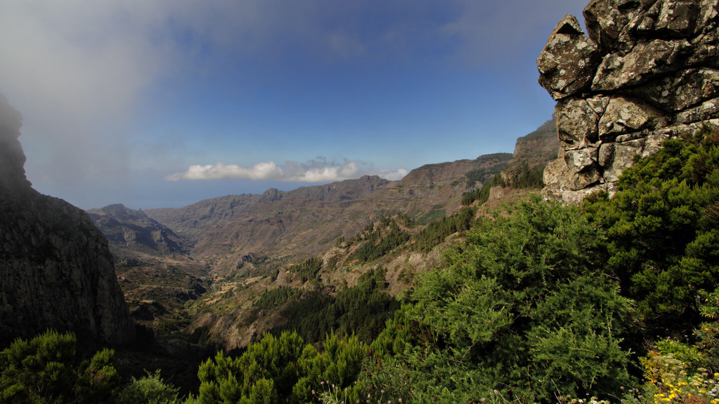 Ausblick über das Barranco de Benchijigua vom Mirador de Los Roques auf La Gomera