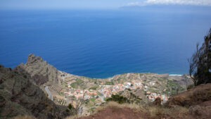 Blick auf Agulo vom Aussichtspunkt Mirador de Abrante auf La Gomera