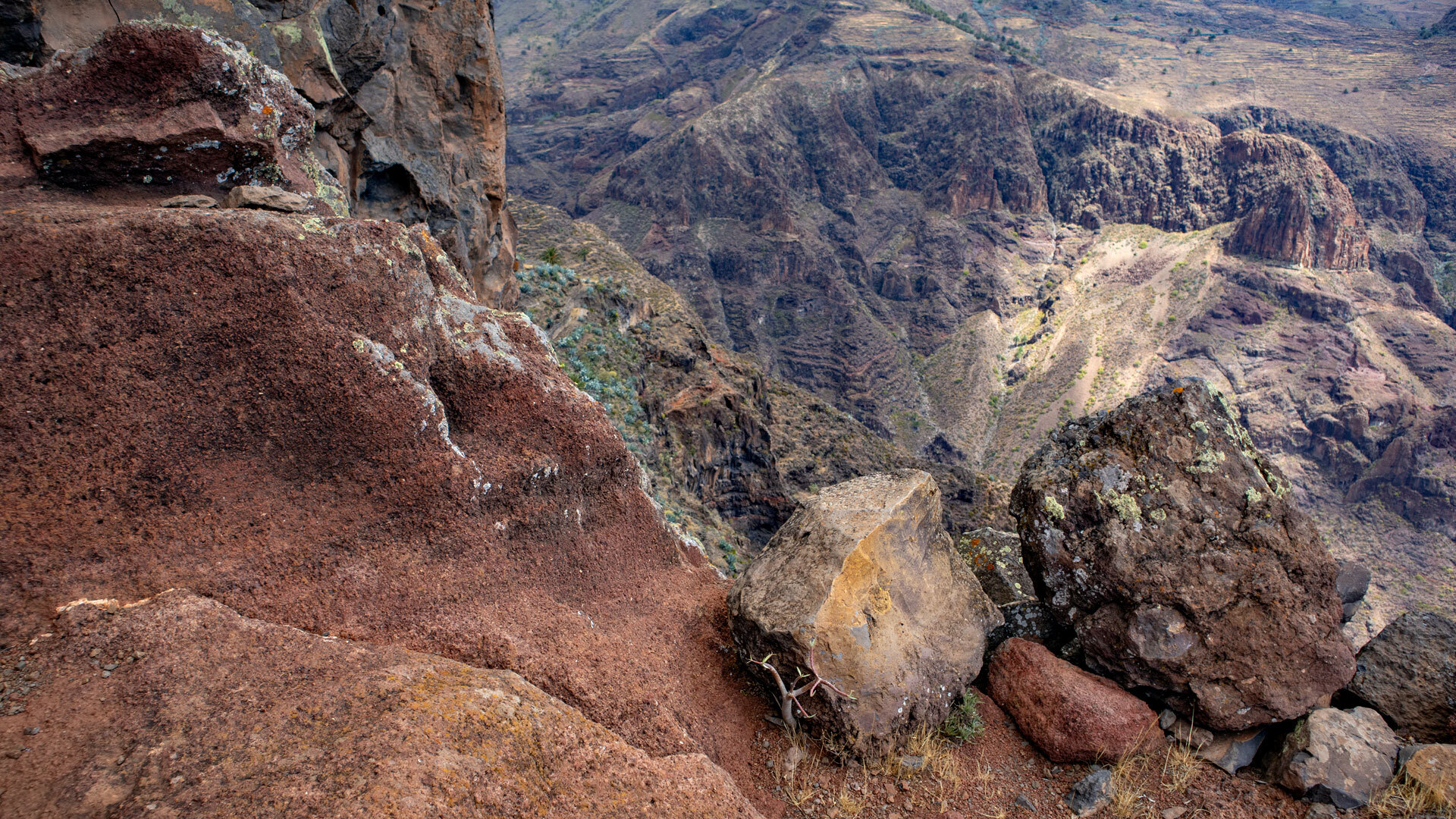 Blick auf Felsformationen im Barranco del Cabrito auf La Gomera.