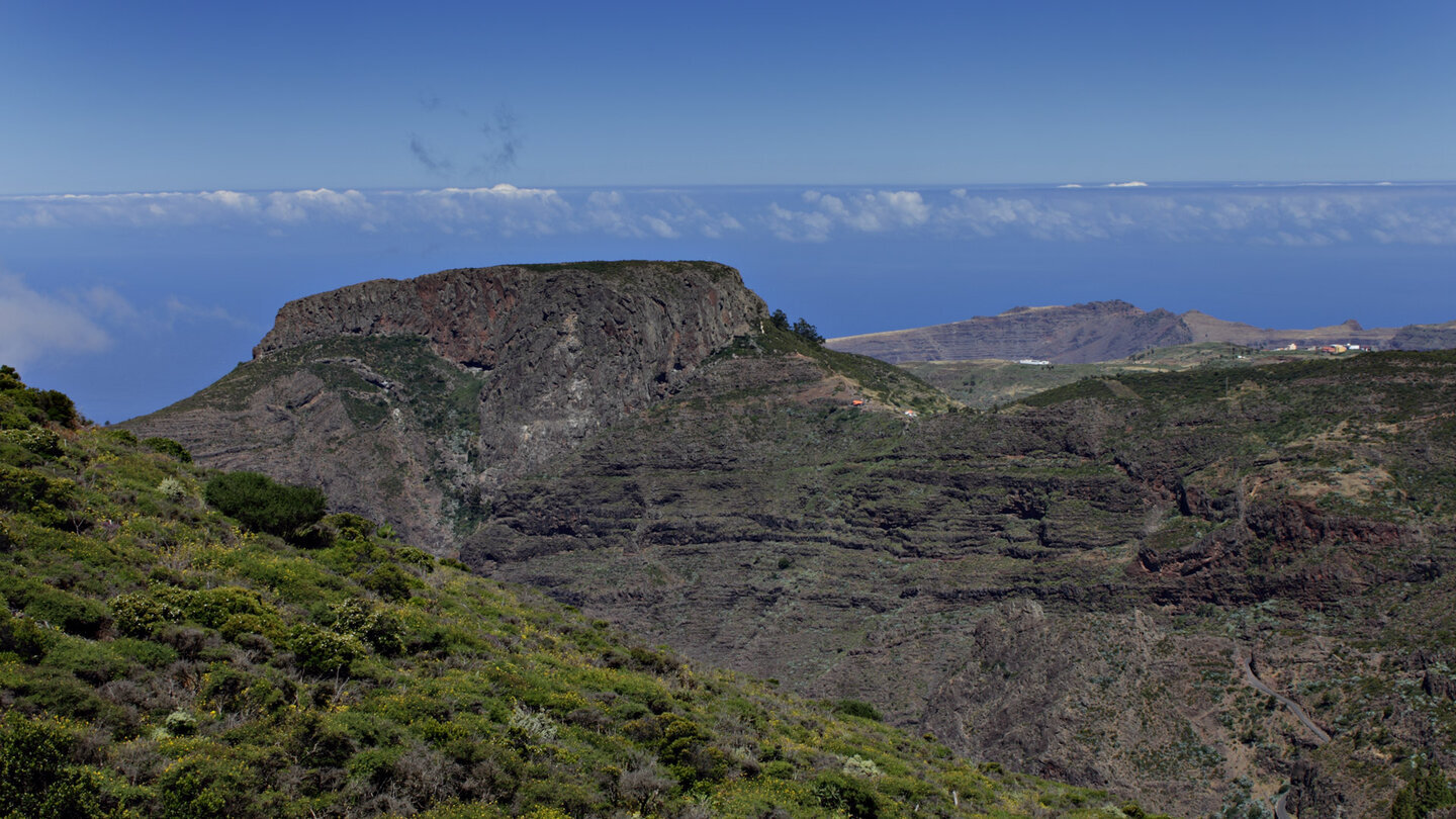 Ausblick über den Barranco del Erque zum Tafelberg Fortaleza de Chipude vom Mirador de Igualero