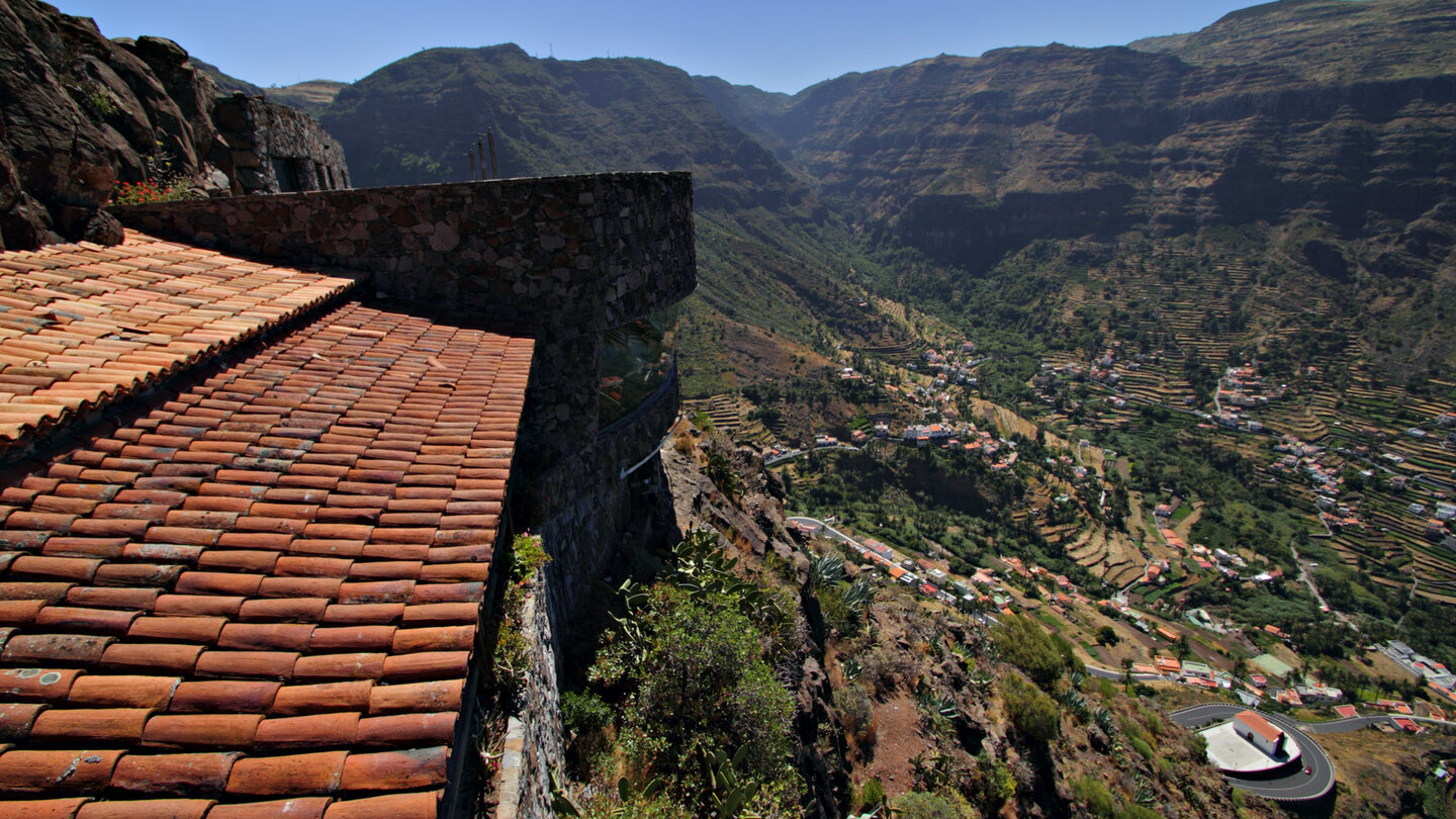 tief unterhalb des Mirador César Manrique liegt El Retamal auf La Gomera