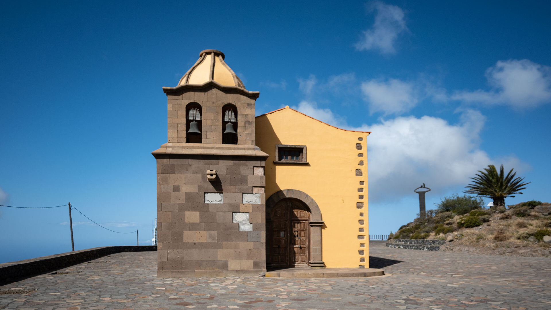 die kleine Kirche Iglesia de San Francisco am Aussichtspunkt Mirador de Igualero auf La Gomera