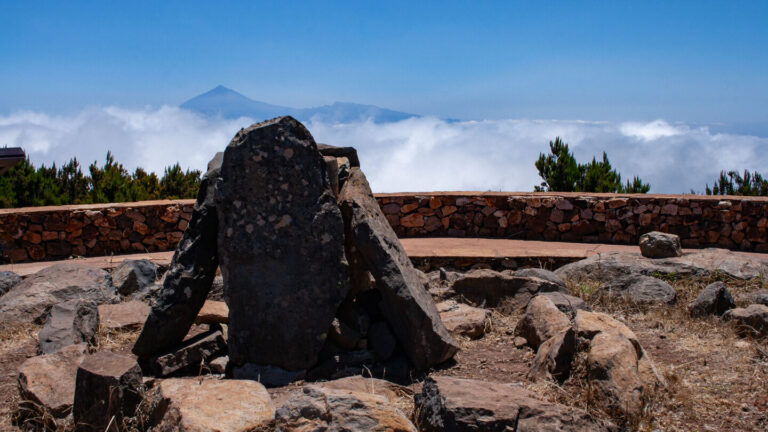 Blick vom Gipfel des Garajonay zur Nachbarinsel Teneriffa mit dem Teide