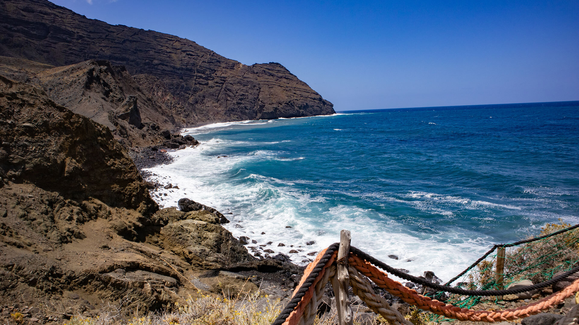 Blick von einer Fischerhütte auf die Bucht von Santa Catalina