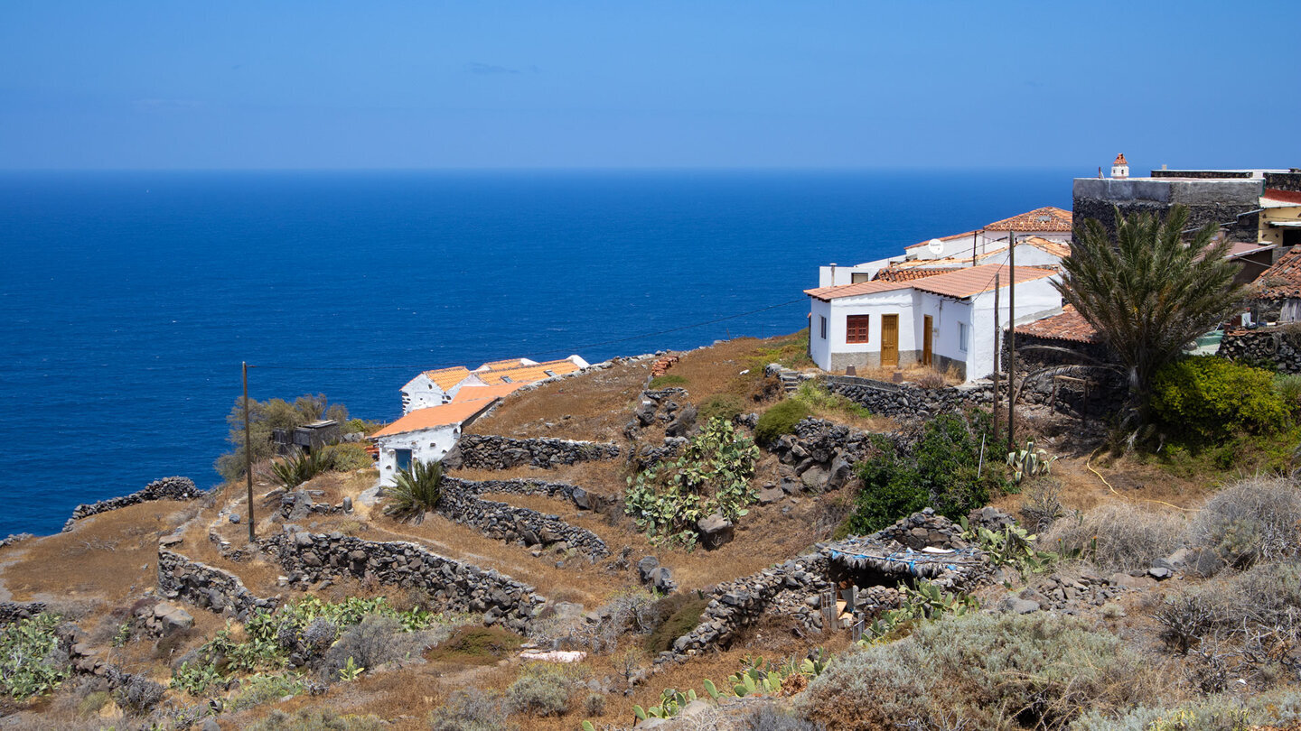 Guillama vor tiefblauem Atlantik, La Gomera.
