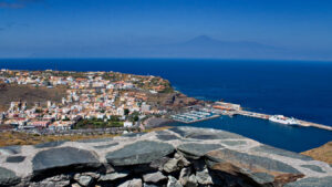 Blick zumAnkunft mit der Fähre im Hafen von San Sebastián de La Gomera.