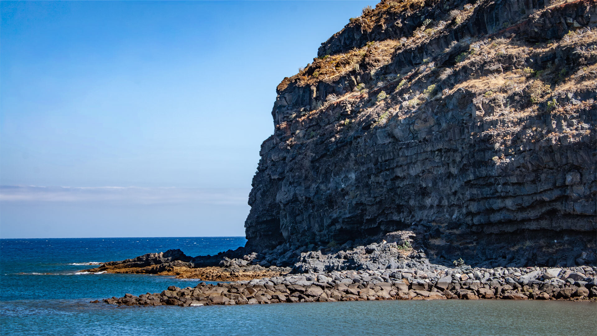 Wellenbrecher an der Playa de San Sebastián auf La Gomera