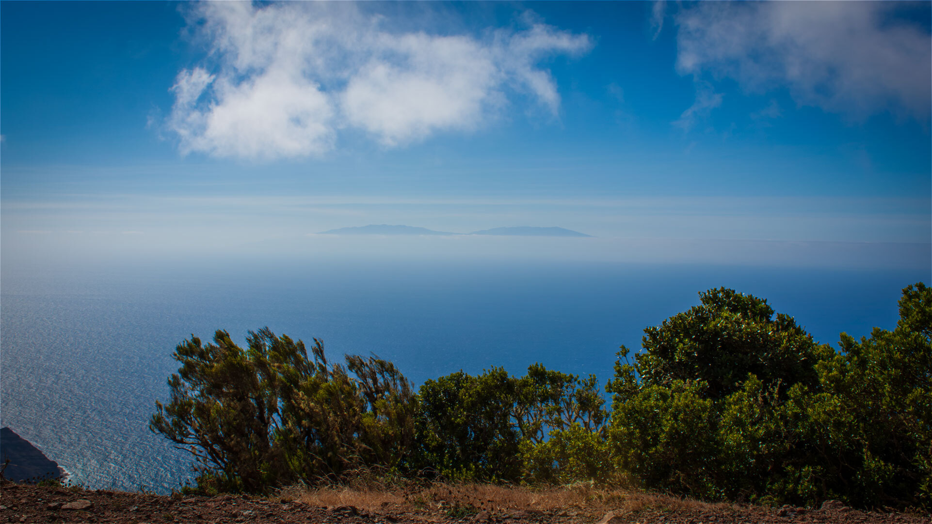Von der Cumbre de Chijere lässt sich bei klarer Sicht sogar La Palma am Horizont erahnen.