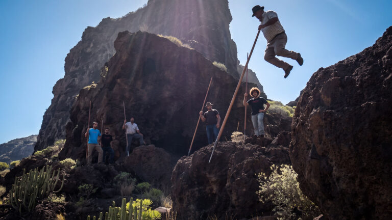 Salto del Pastor – der Sprung des Hirten: eine jahrhundertealte Technik, mit der Hirten La Gomeras die steilen Hänge meisterten.