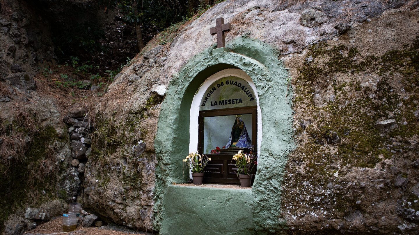 Felskapelle der Virgen de Guadalupe de la Meseta auf dem Weg nach Hermigua