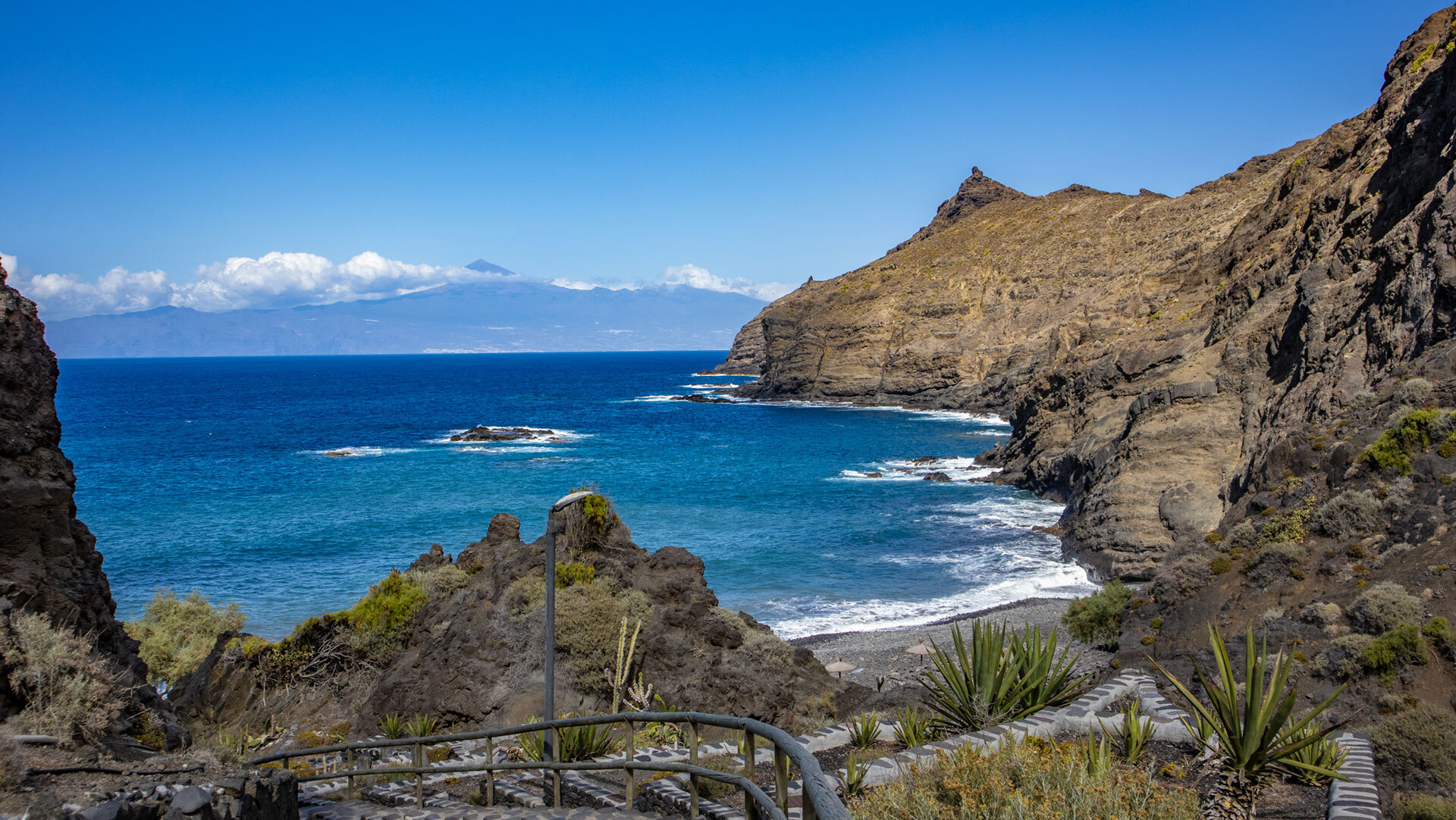 geschützte Bucht der Playa de la Caleta auf La Gomera