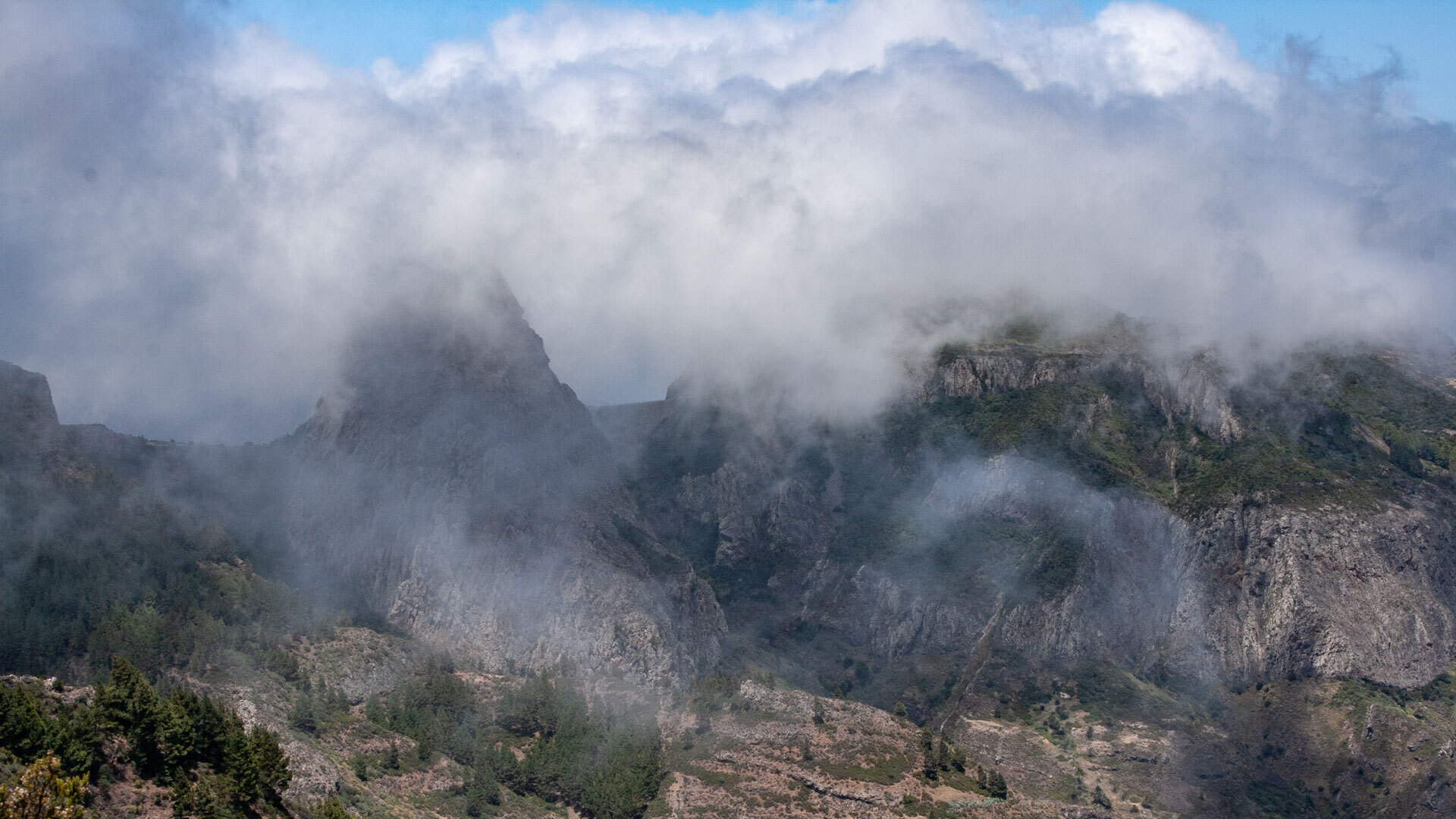 Garajonay, La Gomera – Passatwolken sorgen für schnellen Wetterwechsel.