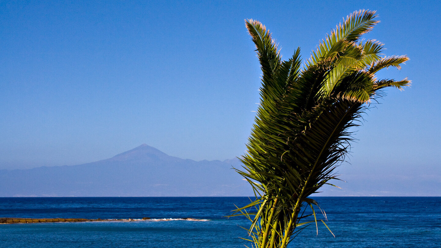 Blick von der Playa de La Cueva auf La Gomera in Richtung Teneriffa
